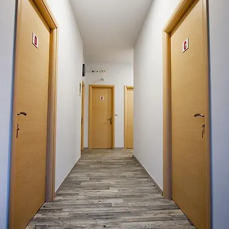 Meteora بيت شباب كالامباكا