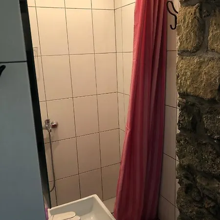 Meteora بيت شباب